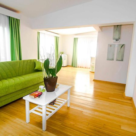 The Pine Bay Club Hotel ไคริเนีย ภายนอก รูปภาพ