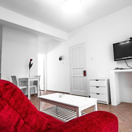 The Pine Bay Club Hotel ไคริเนีย ภายนอก รูปภาพ