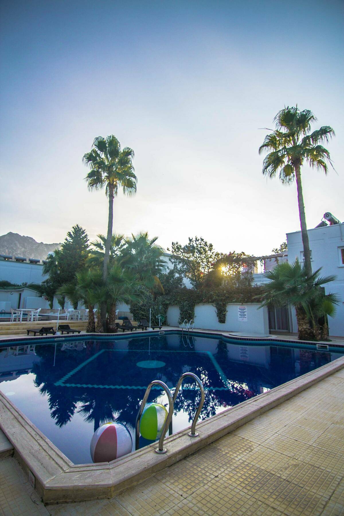 The Pine Bay Club Hotel ไคริเนีย ภายนอก รูปภาพ