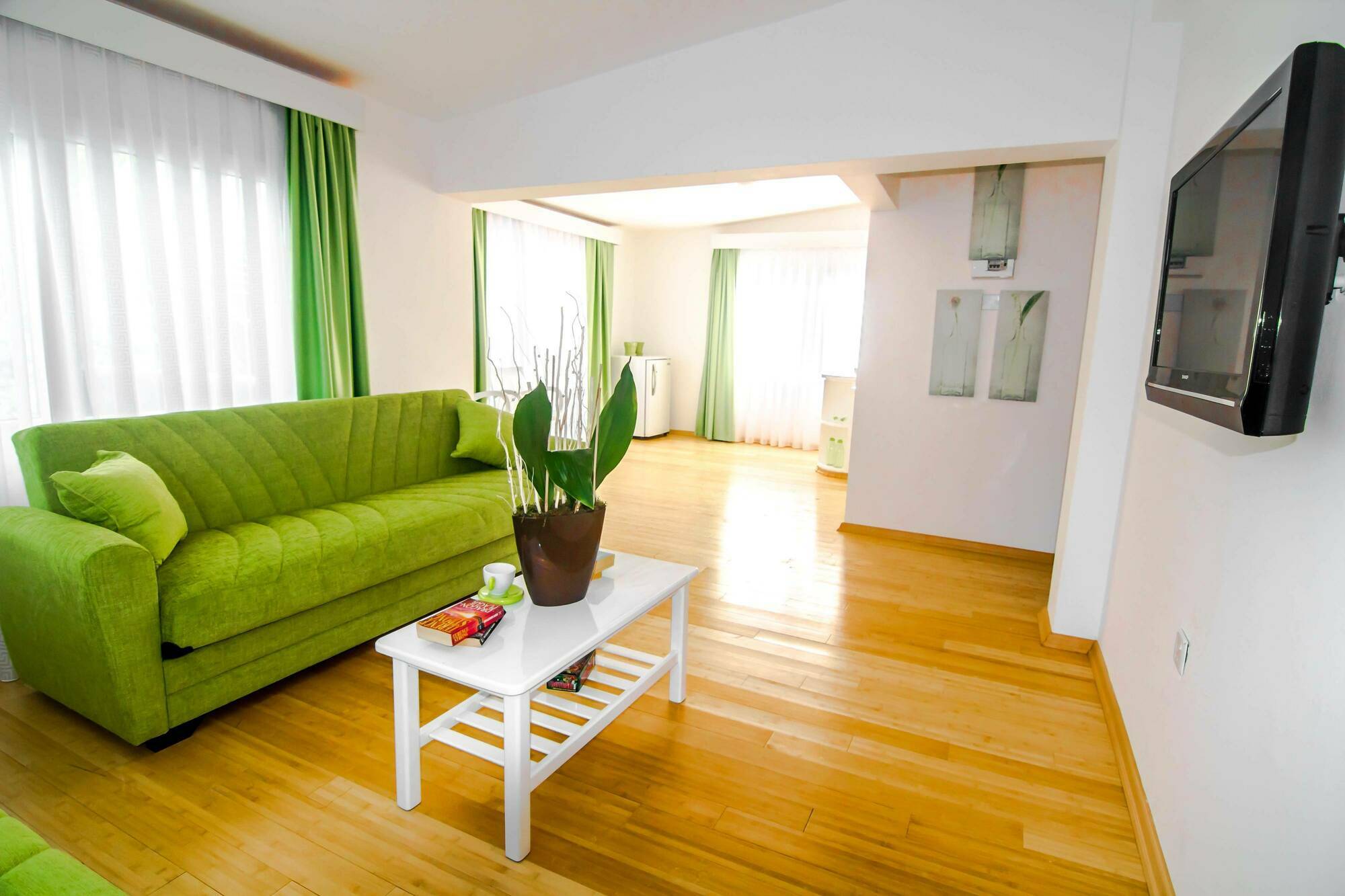 The Pine Bay Club Hotel ไคริเนีย ภายนอก รูปภาพ